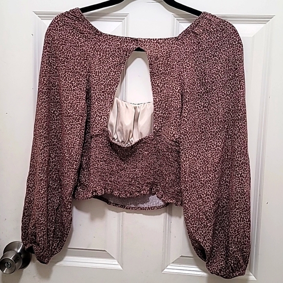 KIRIOUS LOS ANGELES CUT OUT BACK CROPPED SEXY TOP LONG SLEEVE  CHEATA PRINT SZ L - Picture 4 of 6